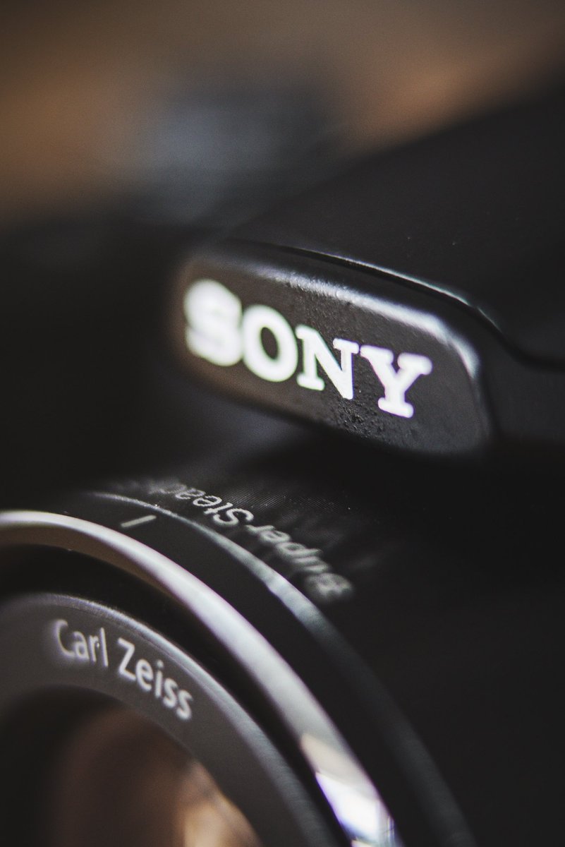 michaschmidt's tweet image. Editing the next YouTube video already … for a Sunday upload (I guess) ✌🏻#CCDSensor #DigiCam