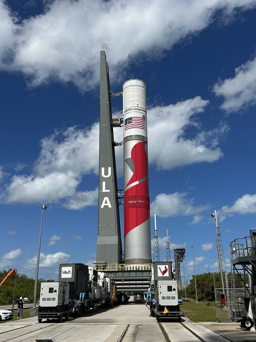 torybruno's tweet photo. I might be biased, but I think this could be the prettiest rocket I’ve ever seen. #VulcanRocket https://t.co/XbqAskBxw3