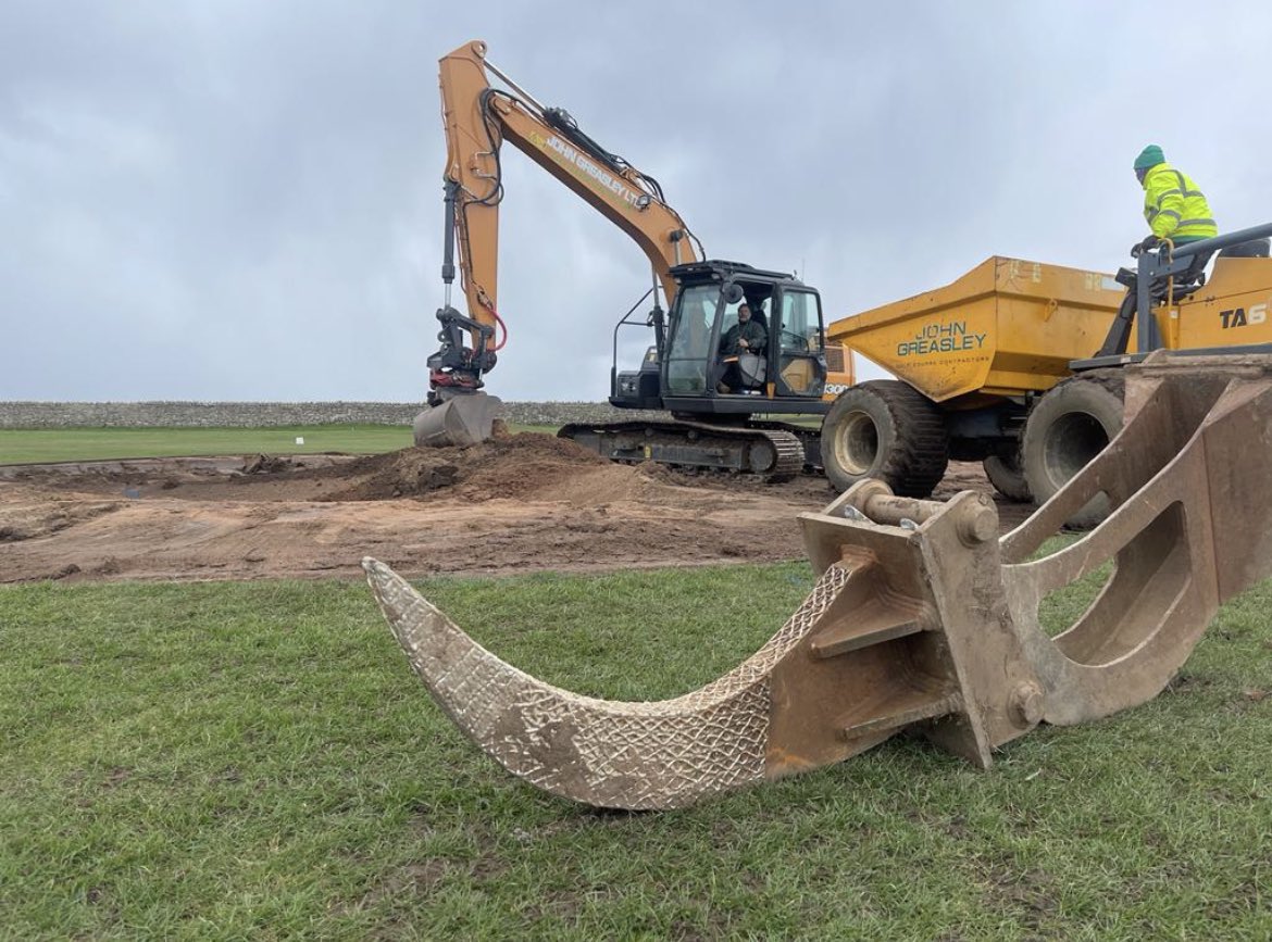 Course update: <a href="/GreasleyGolf/">John Greasley Ltd</a> starting bunker excavation on the 2nd hole at Whitburn Golf club today. The custom made carbide ripper is in situ to break out the underlying rock. 🏌🏾‍♂️⛳️