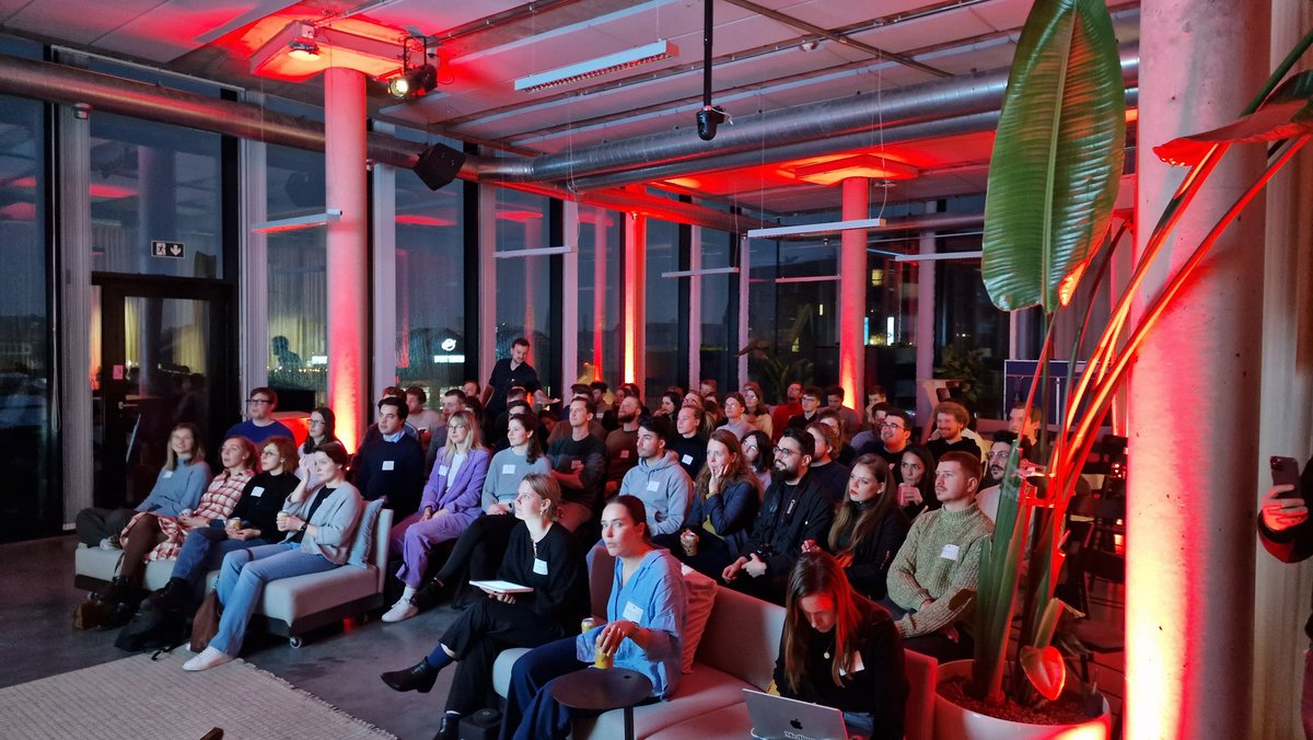 We're welcoming <a href="/uxghent/">UX Ghent</a> in our Ghent Studio for their meetup tonight! 

The topic? Editorial! 
Great turn-up!