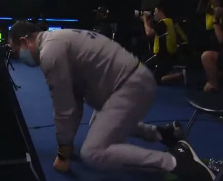 ewlanee_'s tweet image. Rexy nonton chiasoh di rumah:

#GermanOpen2023