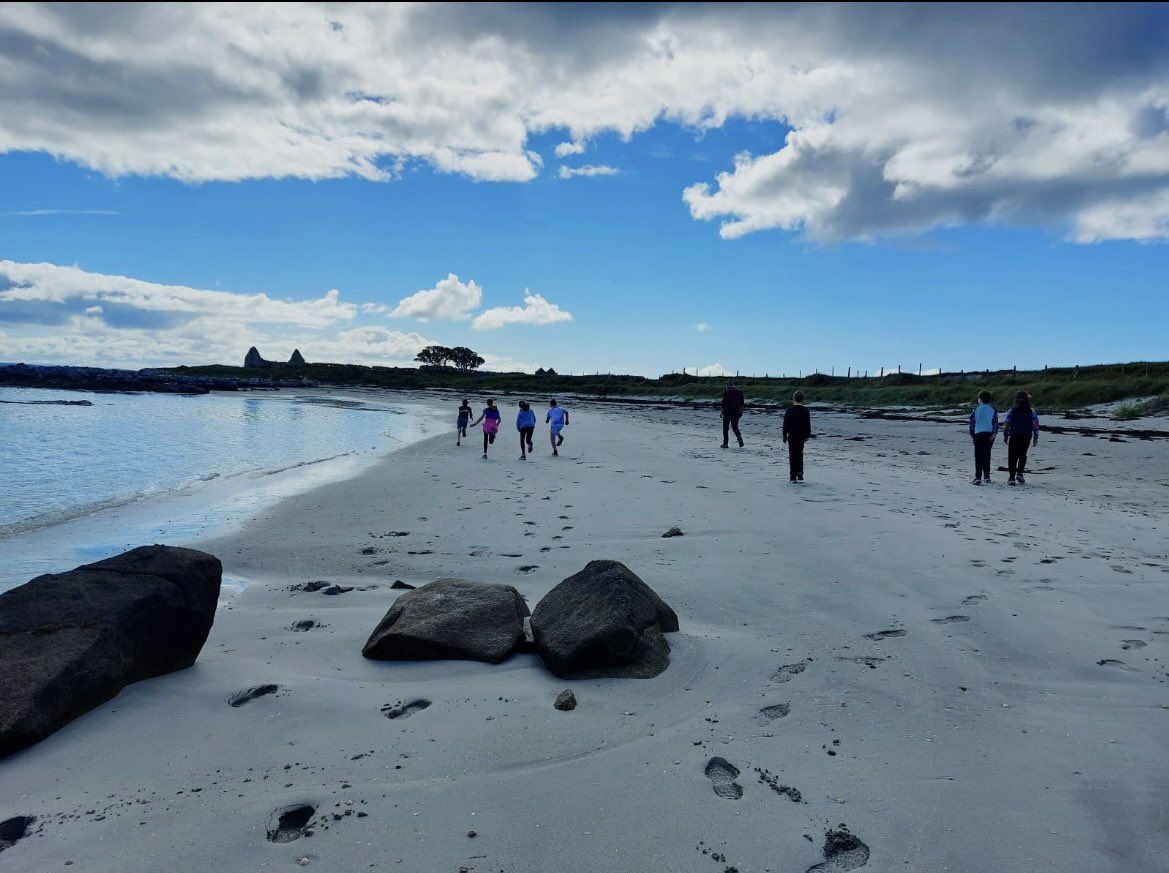 Nuair a theastaíonn scíth ón bhfoghlaim, tá suaimhneas agus síocháin le fáil ar leic an dorais againn i Scoil Cholmáin #suaimhneas #sonas #saolsocair 
😌🌊🌅🌿