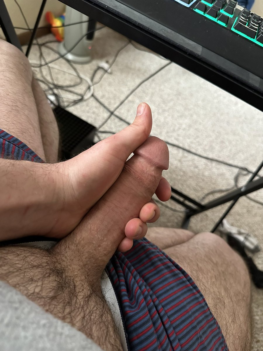 cbrau45's tweet photo. So hard while gaming right now. https://t.co/pYwum7d7TN