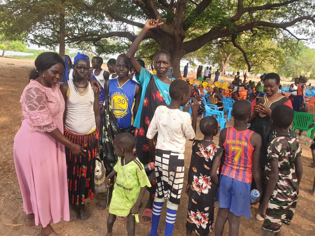 JacklineNasiwa's tweet photo. Team #CIGPJ in Terekeka celebrating with women and communities from grassroots on IWD. As we say DigitALL, there is no technology there and moreover most did not know it was an IWD. Let’s do more to create awareness at rural areas and deliberate develop technology for ALL. https://t.co/QEImAoO5ni