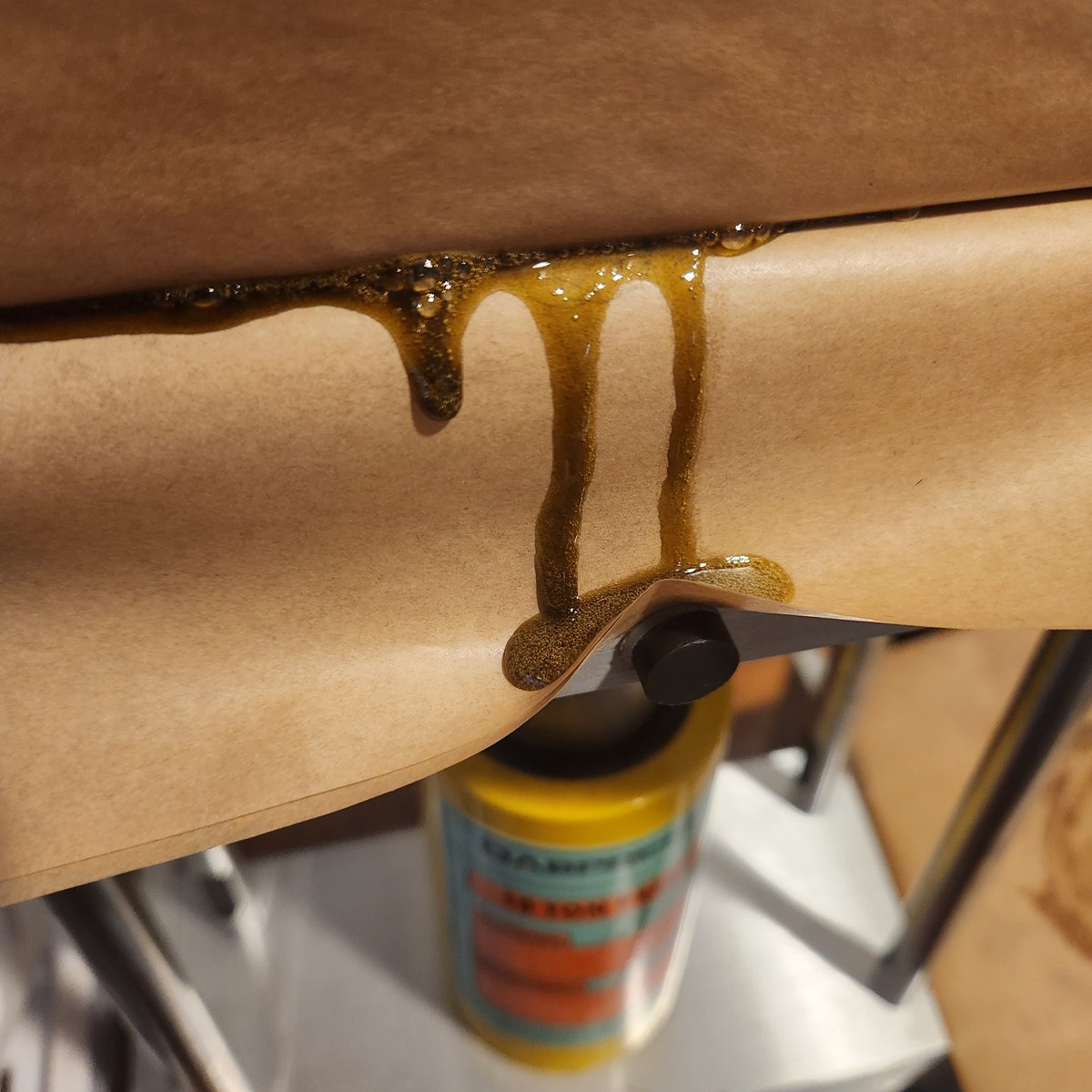 47th_Parallel_'s tweet image. Well I'd say that worked out well 😂😂 Lake Slur-perior doin her thing, again, about 40% went out the back, might have to start making some directional funnels so it all comes out the same direction 🤣

#Memberville #420friendly #420community #CannabisCommunity #rosin #squish