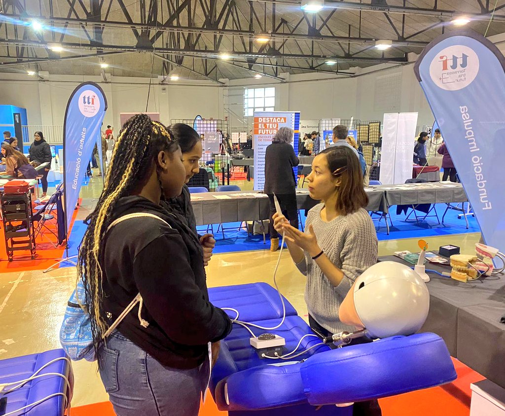 EscolaCingle's tweet image. 🗓️ Avui i demà 10 de març el @consellfptrs organitza la fira d&apos;orientació #TerrassaTriaFutur al recinte firal.
✅ L&apos;@EscolaCingle hi tenim un stand per mostrar la nostra oferta de #CiclesFormatius: tècnic en cures auxiliars d&apos;infermeria i tècnic superior en Higiene Bucodental