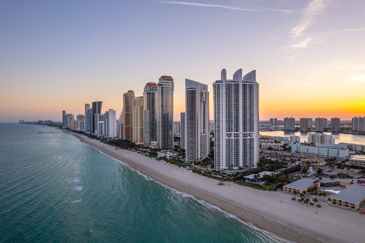 #SunnyIsles is home to ultra-luxury residential towers.
🔷 Estates of Aqualina
🔷Acqualina Residences
🔷#ArmaniCasa
🔷#TurnberryOceanClub Residences
🔷Jade Signature
🔷#RitzCarlton 
🔷Bentley Residences
🔷#StRegisSunnyIsles 

ekrupennikova@onesothebysrealty.com
#ElenaKrupennikova