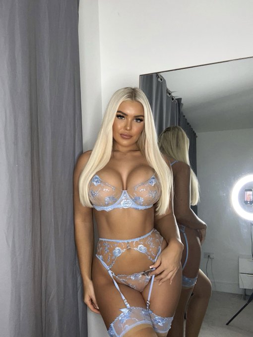 My lingerie would look better on your bedroom floor tbh https://t.co/kUdxXehLLP