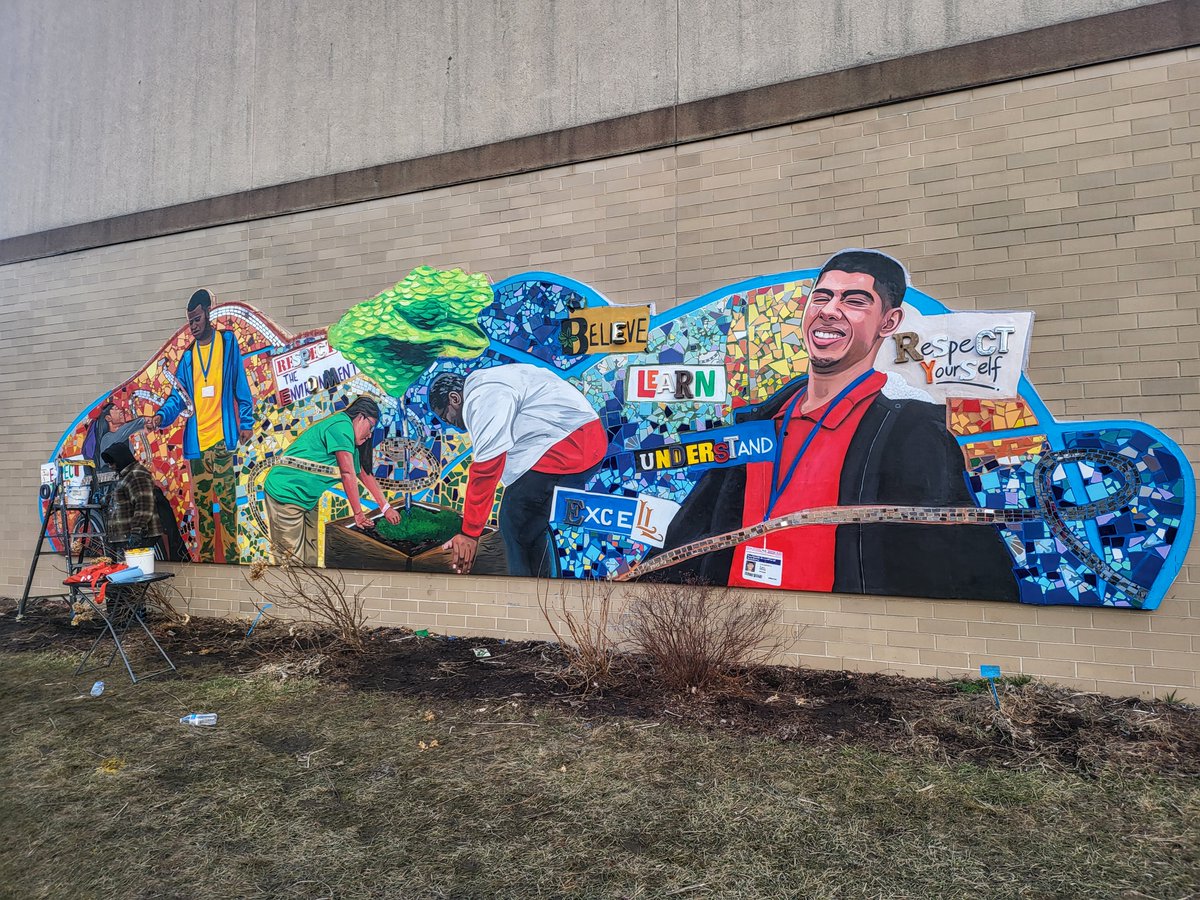 BACchicago's tweet image. Damon Lamar Reed is wrapping up a fabulous mural with our partners at Southside Occupational Academy. We also have a fabulous partnership with Southside Occupational Academy two days a week with Mr. Peter and facilities. We are so lucky to partner with them! #schoolpartnerships
