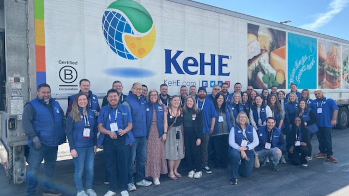 KeHEUS's tweet image. Boxes packed and ready to go ✅ Thanks to everyone who participated in #ServingGoodness this morning! Next, our driver will distribute the boxes to children in need.