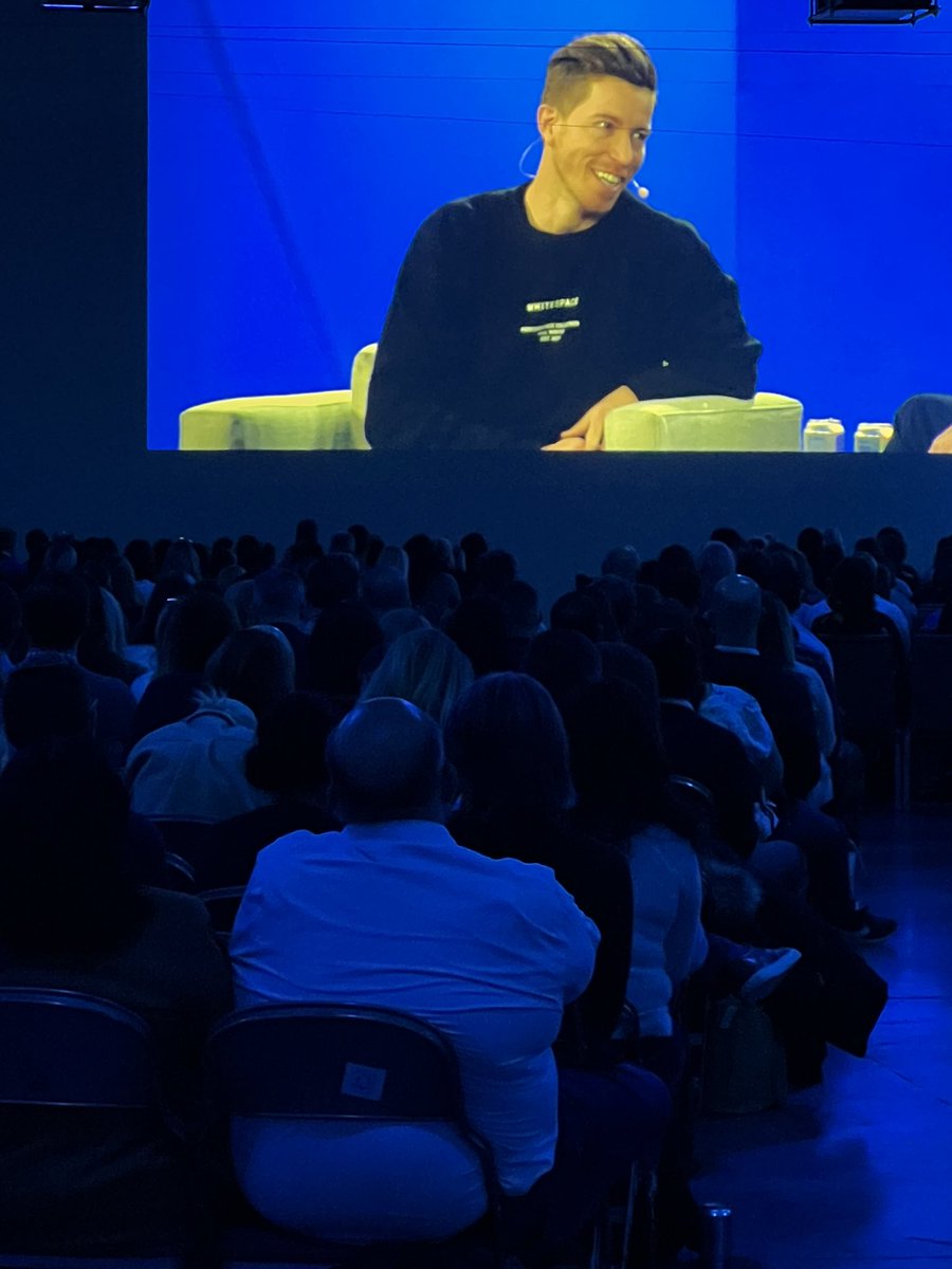 RebeccaFriedman's tweet photo. Someone once told me I look like @shaunwhite…not referring to my skills on the slopes. ⛷️🏂He’s here at @Qualtrics #X4. I just don’t see it.🤷‍♀️ Thanks for sharing your story of resilience &amp; brand building Shaun. Photo for reference. Judge for yourself. #NotAllRedheadsLookAlike https://t.co/0uJJJ3Ipn4