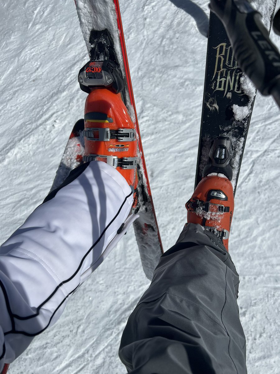 vcrivello's tweet photo. Ski boots still suck! Pict is from a @palisadestahoe chair with a guy that had identical boots—from 30 years ago. Ski gear needs disrupting. @RyanQualtrics @Qualtrics https://t.co/39npPAWsec