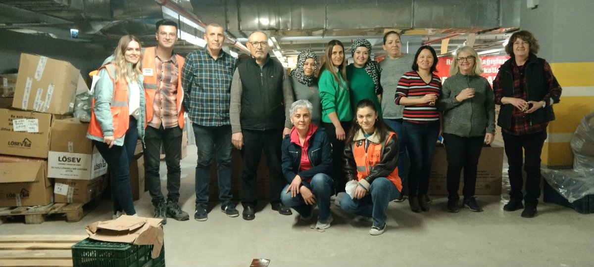 TutalZeliha's tweet photo. Her koşulda ve şartta din,dil, ırk,mezhep ayırmaksızın ihtiyaç sahiplerinin yardımına koşan Lösev ailem iyiki varsın.Atatürk ilkelerinden hiç bir zaman ayrılmadan devam ettikçe inanıyoruz güneş Lösevden doğacak.#birlikteiyilesicegiz #birliktegüclüyüz @ustunezer https://t.co/mtYyt4ZnHr