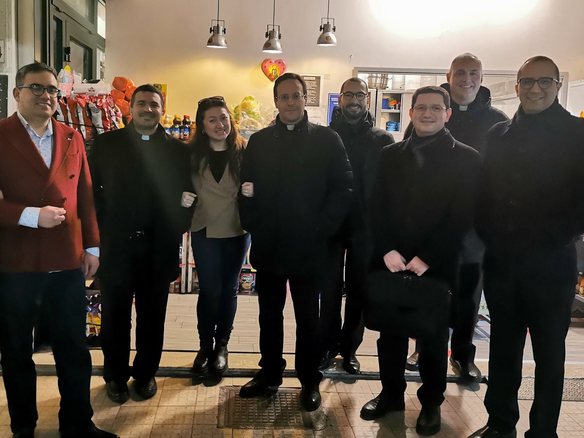ludwigbarragan's tweet photo. Un placer coincidir @eljalapeno_it con colegas de #SecretaríadeEstado🇻🇦 #deskofficer de 🇲🇽🇺🇸🇨🇦 #AméricaLatina.🌎 Acompañaron los dos estudiantes 🇲🇽 de #AcademiaDiplomáticaVaticana.
Amistad de servicios exteriores🌐ayuda a generar 💚🤍❤️por #diplomacia
#DiplomaciaMX. https://t.co/dStkNZyyZA