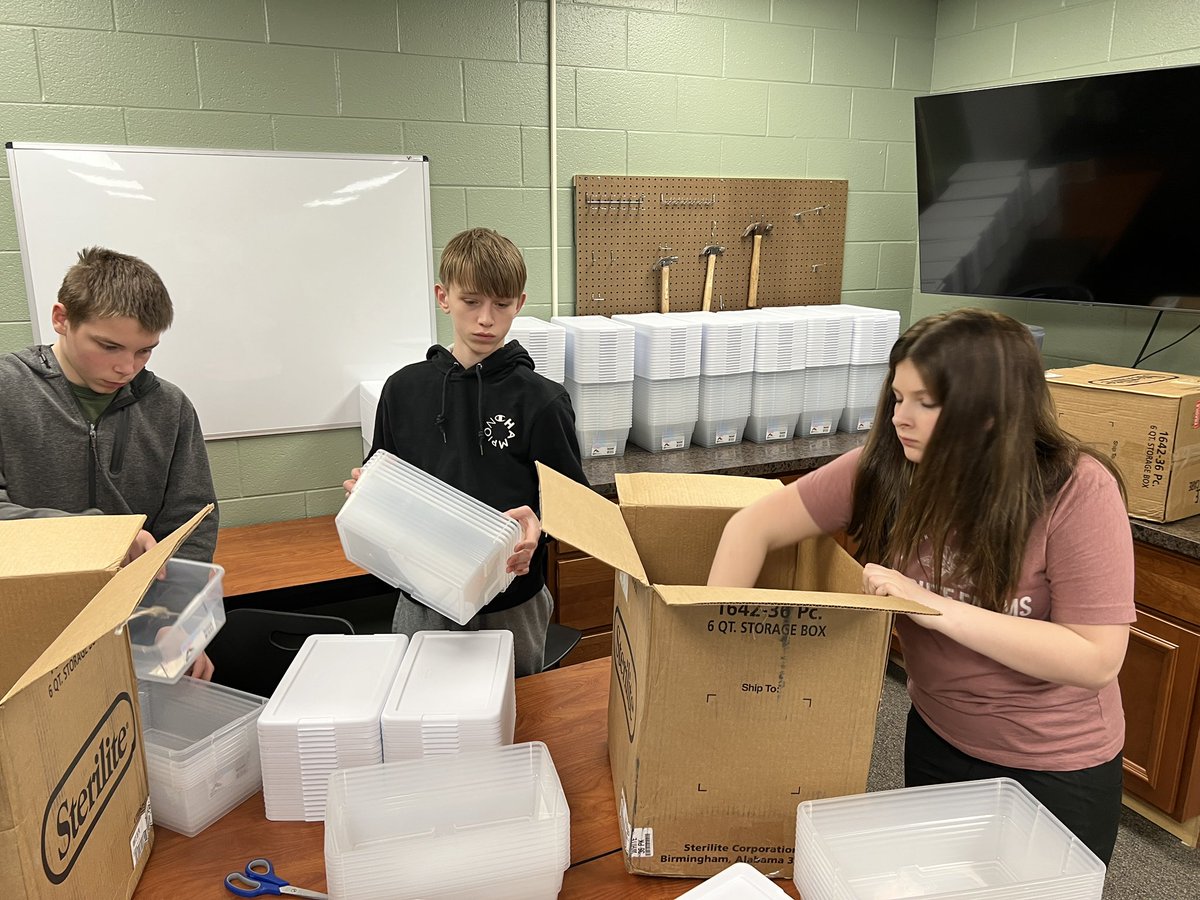 EllisBenjaminP's tweet image. Students love to help create their learning environments - from unboxing our new VR equipment and organizing storage containers to putting the base trim around our cabinets. #OCSRocks