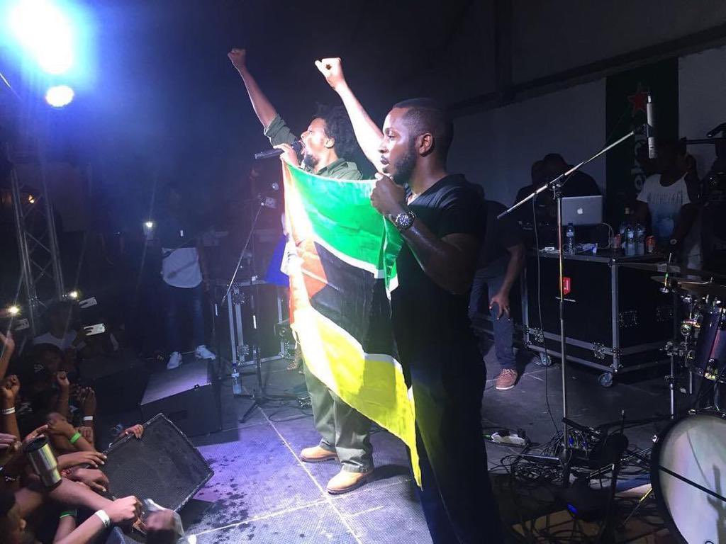 Possas, meu Deus, não quero acreditar…
Azagaia, descansa em paz bró (gente de alma pura) 😢😢😢.
Meus pêsames Moçambique.