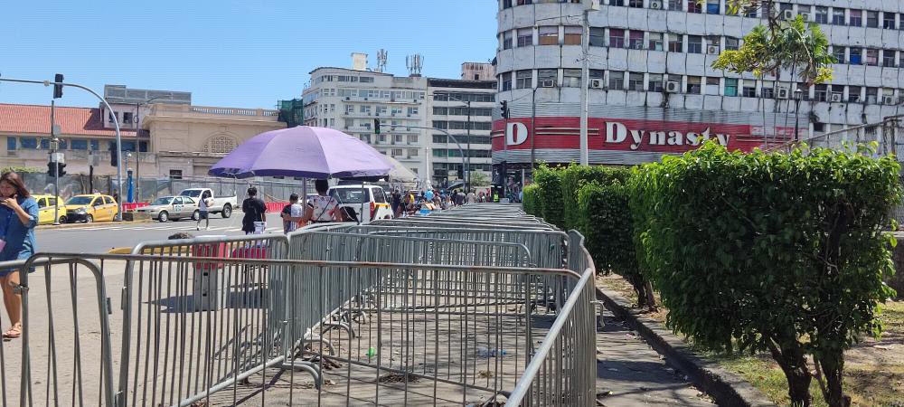 Protesta en los alrededores de la Asamblea Nacional. Se mantienen cerrados los accesos.
