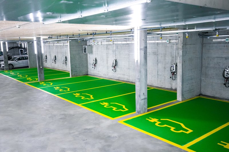 So wird die Schweiz bei der #Elektromobilität abgehängt. Motion aus Zeitgründen nicht behandelt, wird abgeschrieben. #Pech und immer noch kein Recht auf Laden für Mieter/Stockwerkeigentümer. Frust! Ich bleibe dran und versuch`s von Neuem. <a href="/Swiss_eMobility/">Swiss eMobility</a> swiss-emobility.ch/de/Aktuell/ebl…
