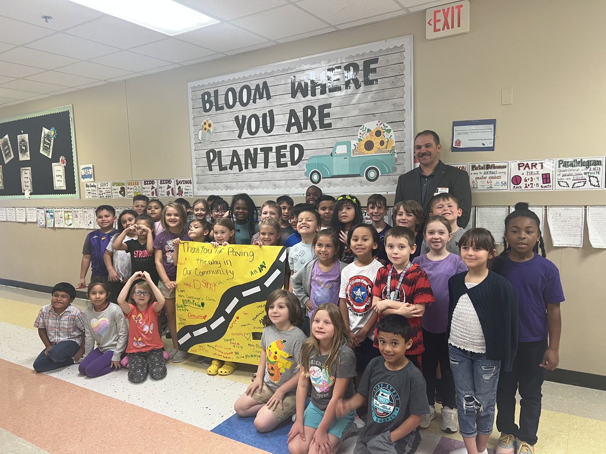 We had a surprise guest today in second grade. County Commissioner Matt Gray came to visit Mrs Barron and Mrs Carriaga’s classes.  His children Harper and Bo are #SMES_Tigers! #ncisd #careerweek