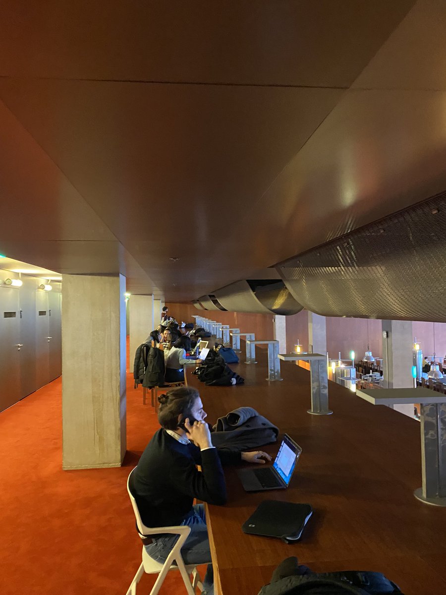 Inatheque1's tweet image. J4 #Datasprint #Sports et #Medias @EURArTeC @ParisLumieres @Inatheque1  finalisation des travaux avant restitution 🎤🎬 des 12 groupes 👩‍🎓👨🏾‍🎓👩‍🎓demain matin, hâte !