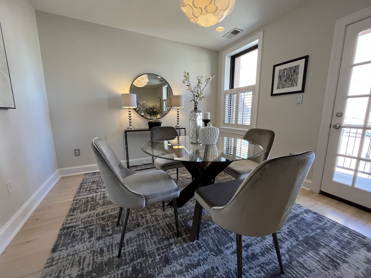 StagedInterior's tweet image. The secret about staging is that a small room can look enormous with the correct scale of furniture.

Interested in staging your property?
Use this link to get a QUICK QUOTE.
stagedinterior.com/quickquote
📞 703-261-7026

#homestaging #stagedinterior