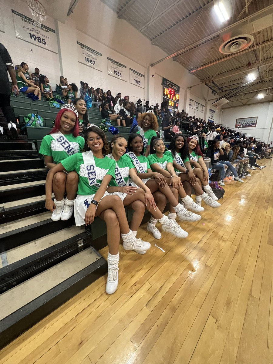 Photo dump from senior night #GreenRun #stallions #varsitycheer #classof2023