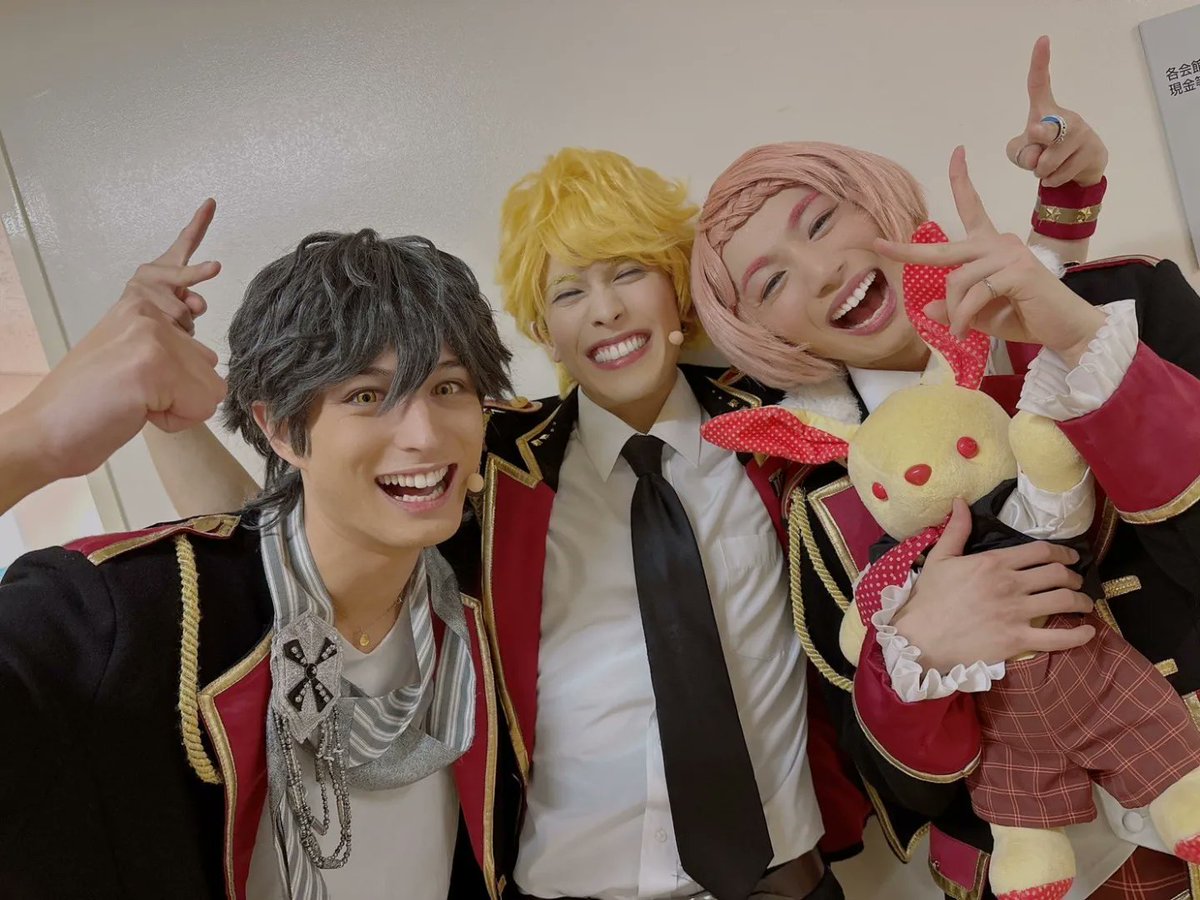 eggshelltv's tweet photo. Some semi-realism art of the #firefenix #ichustage cast! #アイチュウ https://t.co/i5YM4zSz8r