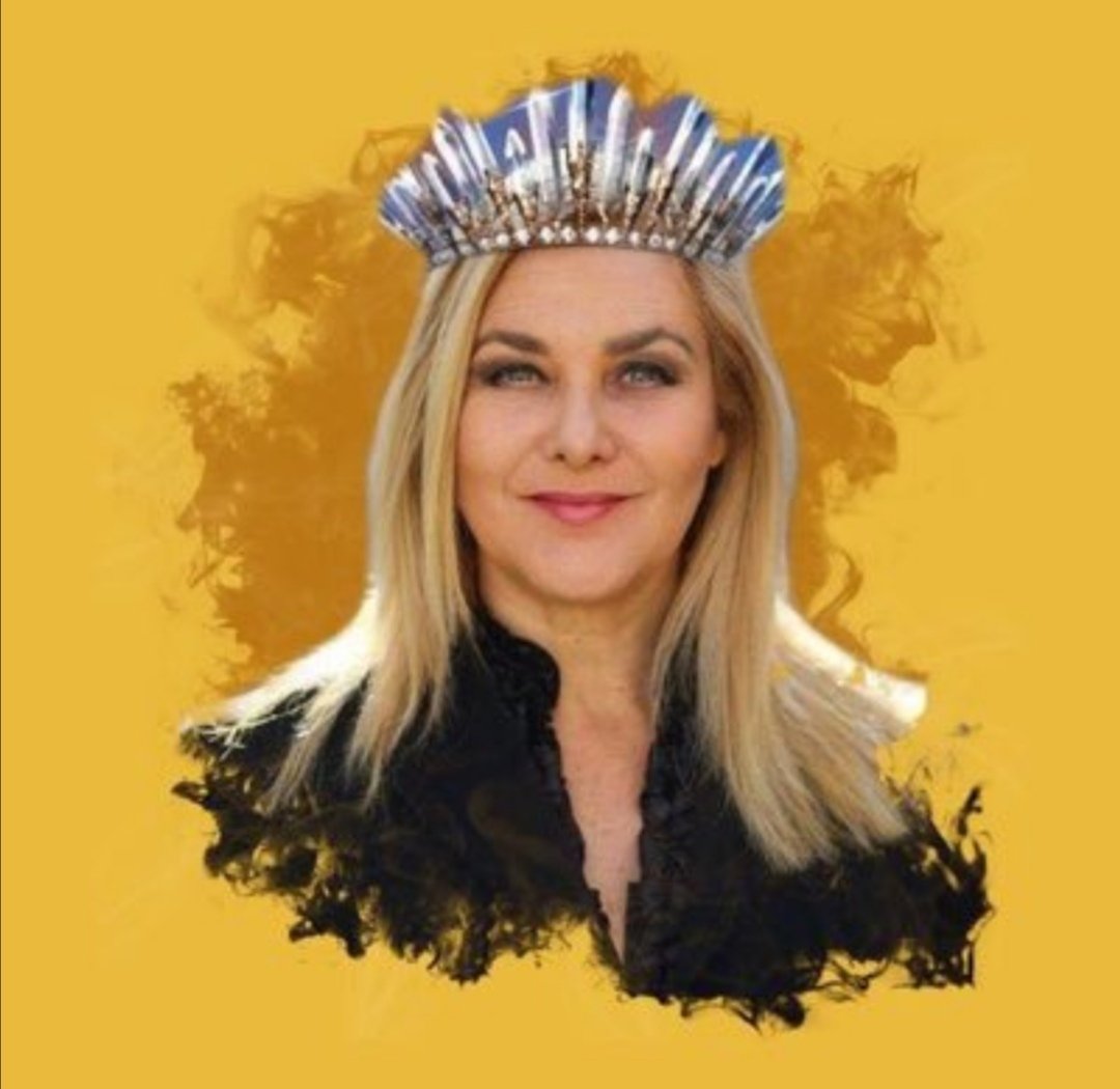 Soy Pamela Jiles, la abuela, y acabo de cagarles la vida a mis nietos y a toda su familia, porque la derecha paga mejor! Así que me los paso por la raja pobres  e ignorantes culiaos, yo soy caffarena!
Atenta a sus comentarios!
#MeCagueAMisNietitos
#PamelaJilesSiempreFacha