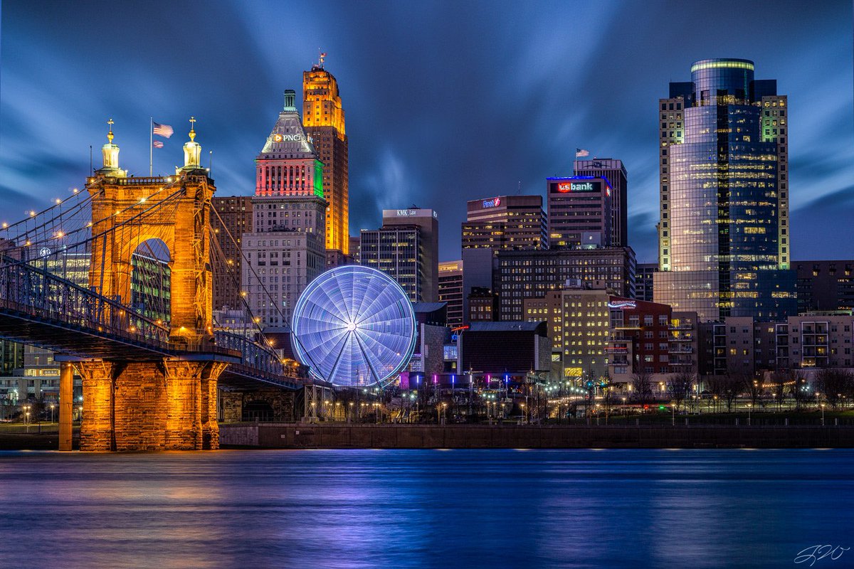nicholasthedons's tweet photo. Cincinnati got one of the best skylines in America https://t.co/5rEsz2gWJu