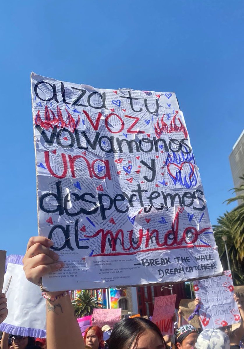 hwngkyu's tweet photo. K-morras presentes 💜 porque todos creen que porque somos fans del kpop somos más fáciles de manipular, ya estamos hartas de que nos hagan menos por ser mujeres y fans. CÁLLATE VATO, O TE METO UN VERGAZO CON MI LIGHTSTICK. 

#Marcha8M #MarchaFeminista #8m https://t.co/0Y0xNZDfge