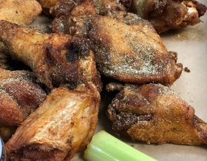 We all have the right to life, liberty &amp; Chicken Wings.
Thursdays 15% Off Jumbo Chicken Wings. Choose sauce, dry rub and preparation. Live Music Just Chris 6-9pm. Happy Hour Open-6pm &amp; 9pm-close. Click☺️🍅
conta.cc/3T2Sk00   👈
#fortmyersfl #swflstrong #bestchickenwings