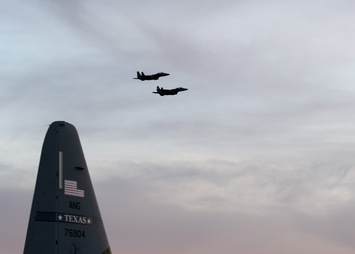 Two F-15E Strike Eagles flyover a Texas Air National Guard C-130 Hercules at Marine Corps Air Station Cherry Point, N.C., as part of Agile Cub 4. 

#AvGeek #ReadyForces