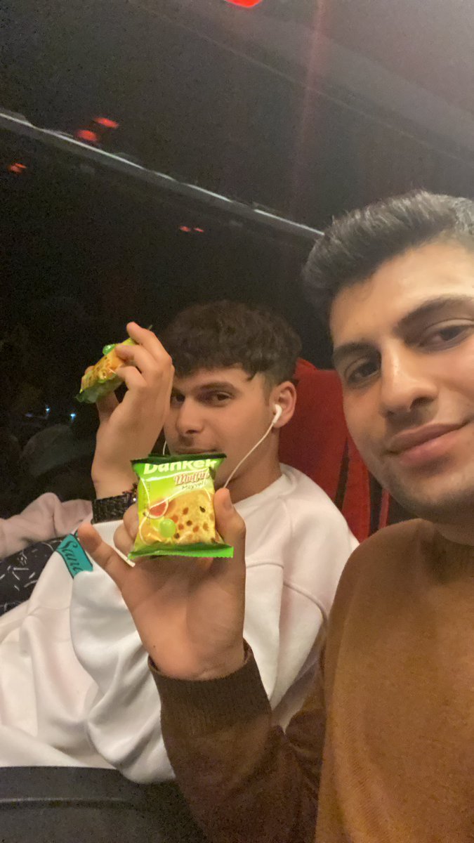 Evet, ülkemizin tek vazgeçilmezi olan, yolculuk esnasında dağıtılan keklere kavuştuk. İyi ki varsın Antalyanet