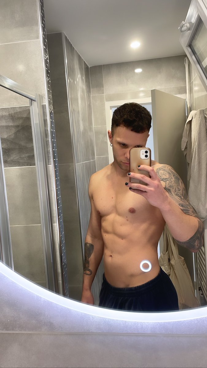 JdeBomerani's tweet image. Coucou #outofdrag