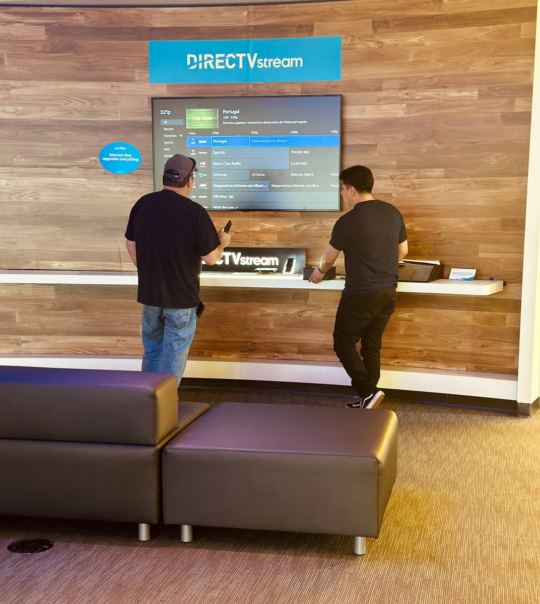 Gerardo showing our customer just how easy and effortless streaming can be. We appreciate you! 🫶🏼 <a href="/p_coleman24/">Phil Coleman</a> <a href="/Farzad_Farokhi/">Farzad Farokhi</a> @iamjtorres7 #LifeAtATT #ThankfulThursday