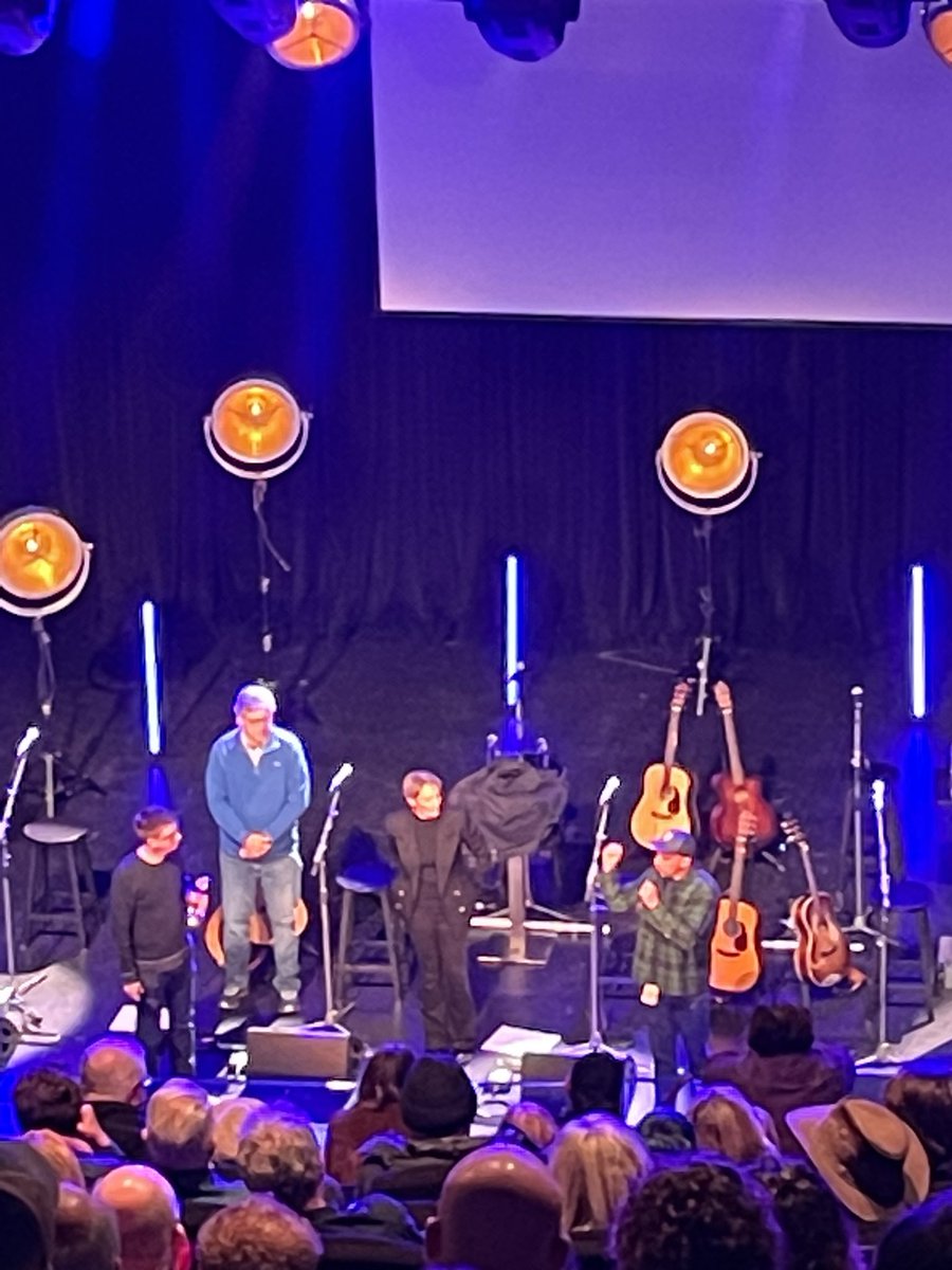 10 years on from Chris Country being launched and the wonderful @chrisukstevens gets the International Broadcaster of the Year award from @CountryMusic. #c2c #songwriters #cma #countrymusic 🙌