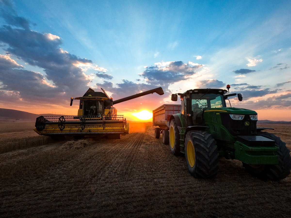 GoPro's tweet photo. Photo of the Day: Farm to photo fresh 🌾 Snapped on an early morning harvest by Victor Jimenez Pinilla.

#GoPro #Farming #Agriculture #Harvest #Tractor https://t.co/z7tCYedkIV