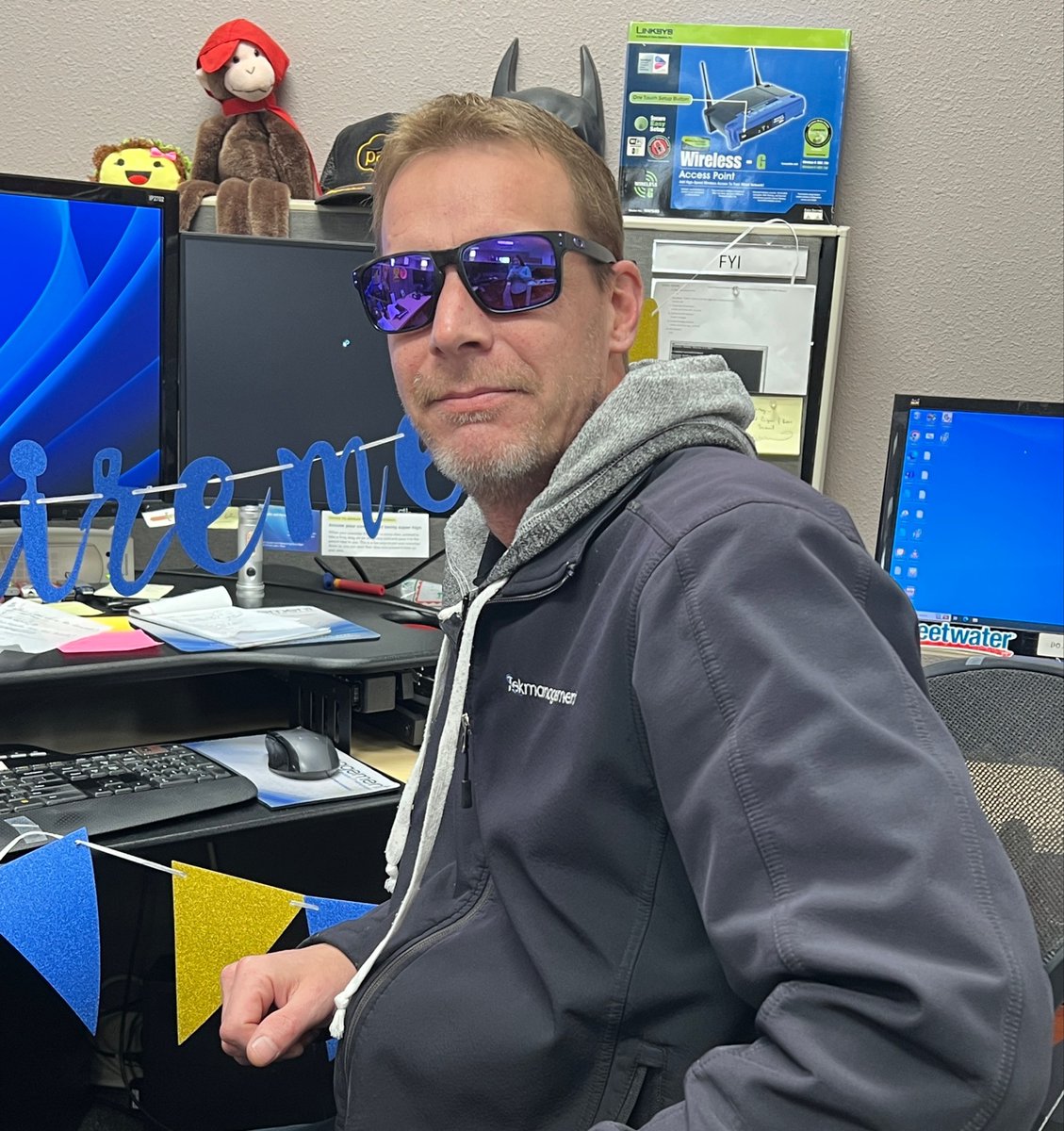 Tek2tweet's tweet image. The future's so bright, this systems administrator's gotta wear shades 🕶️ Today is Eric's 14-year anniversary with Tekmanagement! #anniversary #systemsadmin