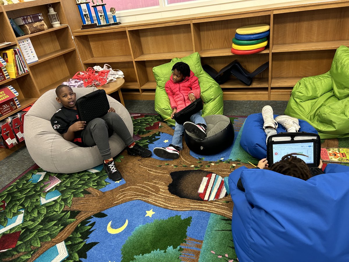We're halfway through Narrative Writing Club so the 3rd graders invited their @LGHS_HCS virtual mentors to breakfast. They've gotten great feedback via GoogleClassroom & increased their stamina, descriptive phrases, & the quality of their writing! #InTheGrove   
@ELA_HCS @UGE_HCS