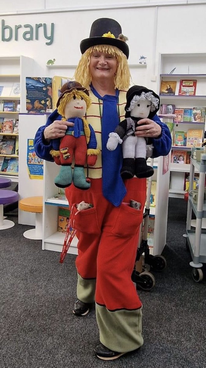 NorthTownDeputy's tweet photo. Year 4 enjoyed spending time with residents from @TheAbbeyfield and Archie @RemLearning sharing stories, and thank you Archie for the books 📚 @NorthTown3EF @NorthTown4PC https://t.co/VSgMcY8GmH