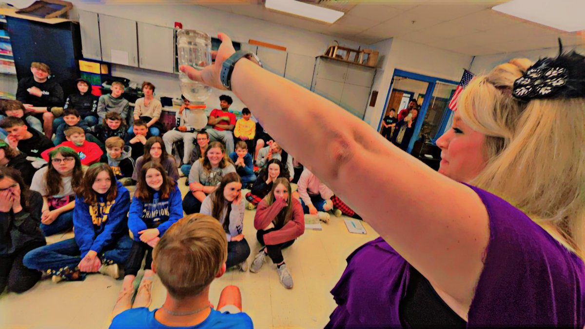STEMLabOnTheGo's tweet photo. Spending my Thursday, in #Illinois, doing some pretty cool #science, with some pretty cool kids, at the Field CCSD #3, in #Texico.

#HookedOnScience #MrScience #STEM https://t.co/UnomQEQuMB