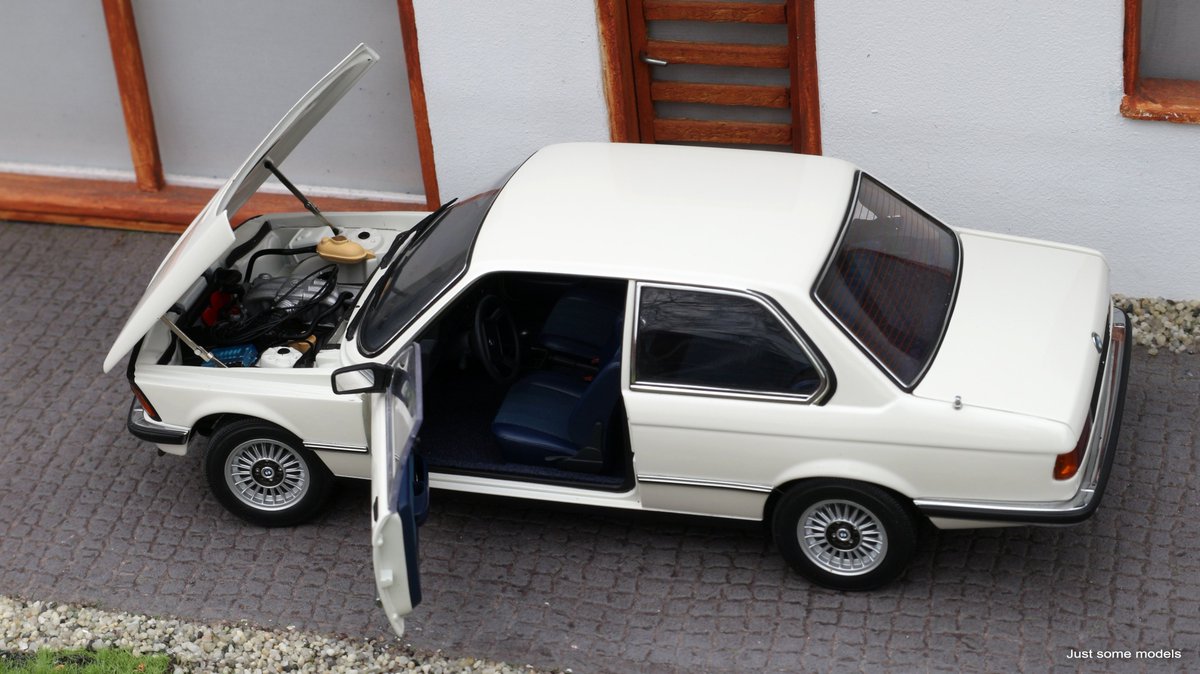 justsomemodels's tweet photo. 1/18 BMW E21 323i 1977, Alpine white - Autoart Millenium
Full review, unboxing on Youtube: https://t.co/xnz34INaXw
#bmwe21 #bmw3series #323i #118scale #diecast #modelcar #autoart #autoartmillennium #diorama https://t.co/0VP641LQlb