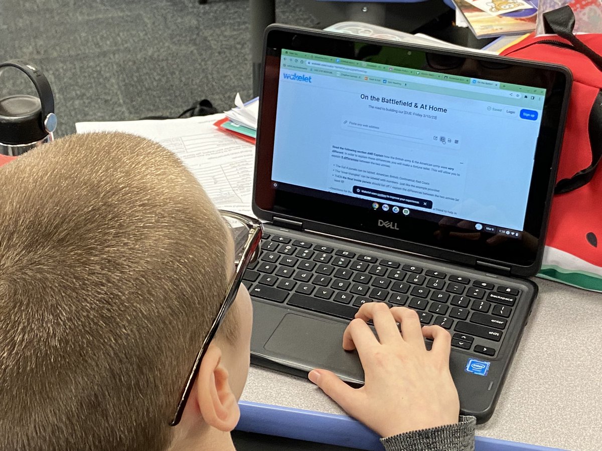 vandesampel77's tweet image. Using @wakelet to share out a #socialstudies task making FortuneTellers to share the differences between armies! #EngagedLearning #Frustration #persistence #OutsideTheBox @HanoverHuskies