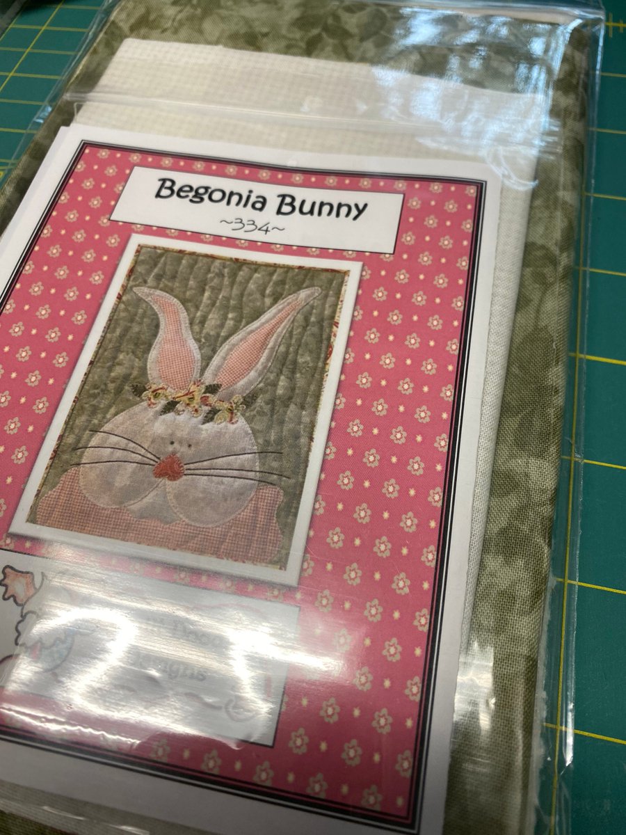 quiltdoodle's tweet photo. Excited to share the latest addition to my #etsy shop: Begonia Bunny Mug Rug Kit https://t.co/olUwLgNiED #sewing #quilt #holiday #chickadee #miniquilt #mugrug #winter #kit #fabric https://t.co/1qR4aYNfp4