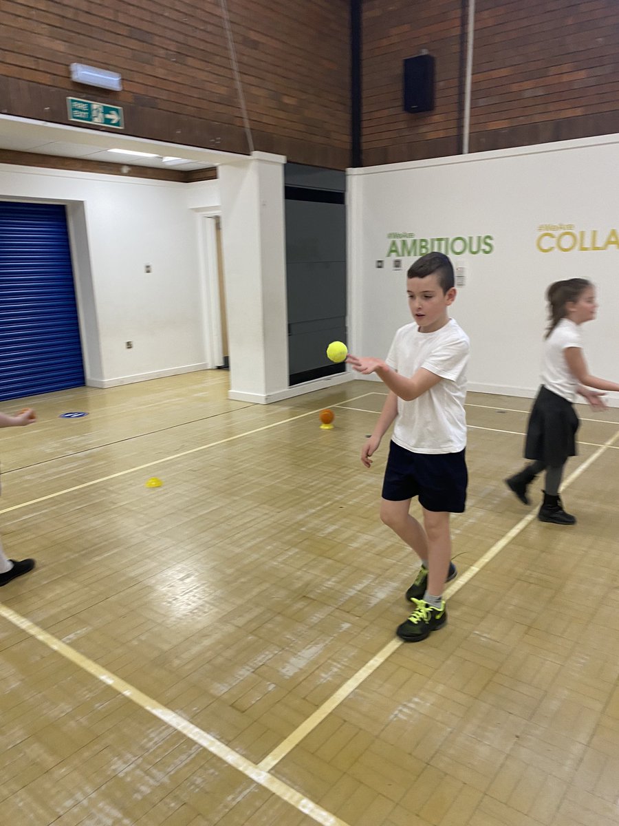 This half term in PE we are lucky enough to have a cricket coach in school to help us with our learning 😊