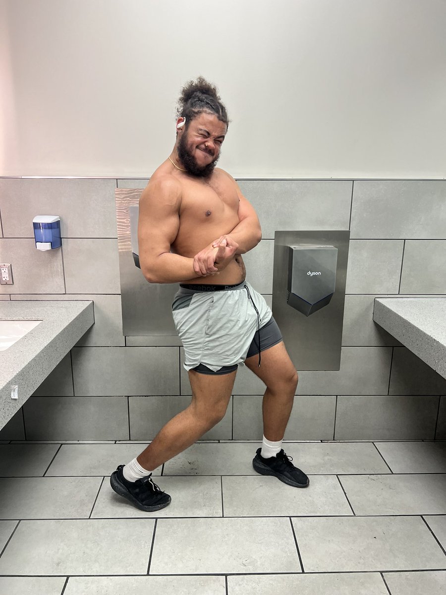 6’6 267lbs EDGE FBS TRANSFER PORTAL tweet media