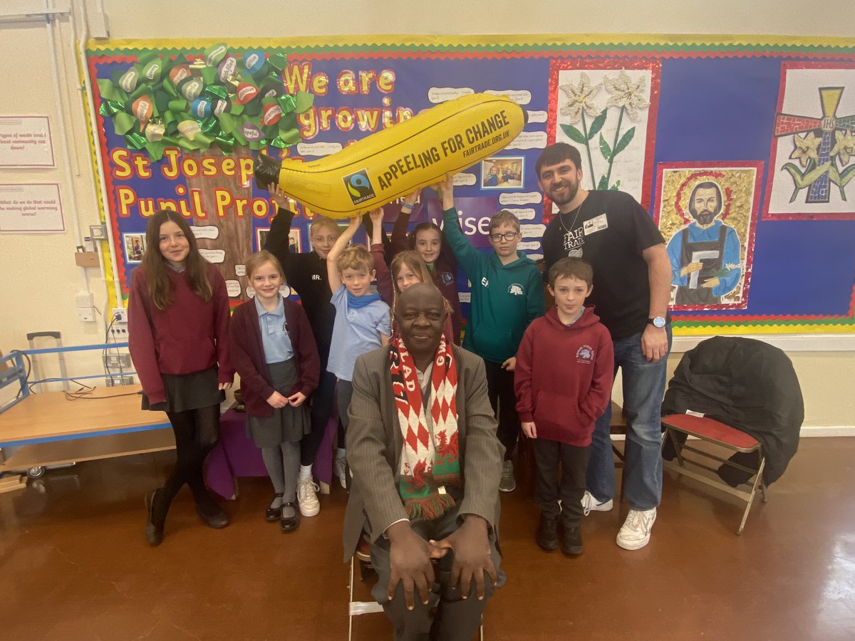 evenlodeps's tweet image. The Eco Committee had a great time at St Joseph’s Primary School this morning at their @FairTradeWales Conference. We were very lucky to hear from Nimrod, a Ugandan coffee farmer, and took part in lots of Fairtrade related activities! Thank you @stjpenarth for inviting us! 🌍