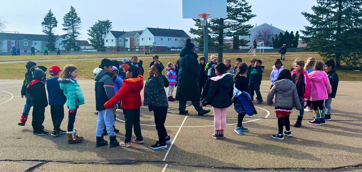 NoviOrchardHill's tweet photo. 1st grade students enjoying @PlayworksMI and their time with Coach Monet! https://t.co/UggvR6H5Wg