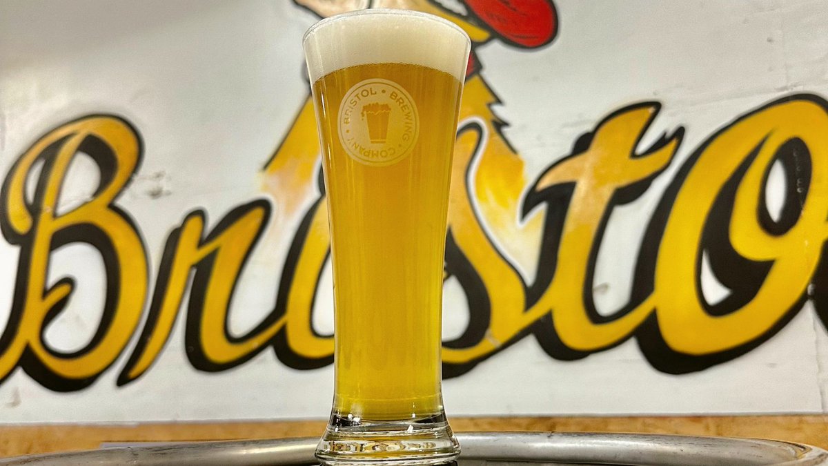 Our smooth German style #Hefeweizen is sure to usher in some sunny days ahead. See you at 6pm in The Pub tomorrow as we celebrate the return our classic Hefe with a tapping, free tasting/pairing, and toast ☀️