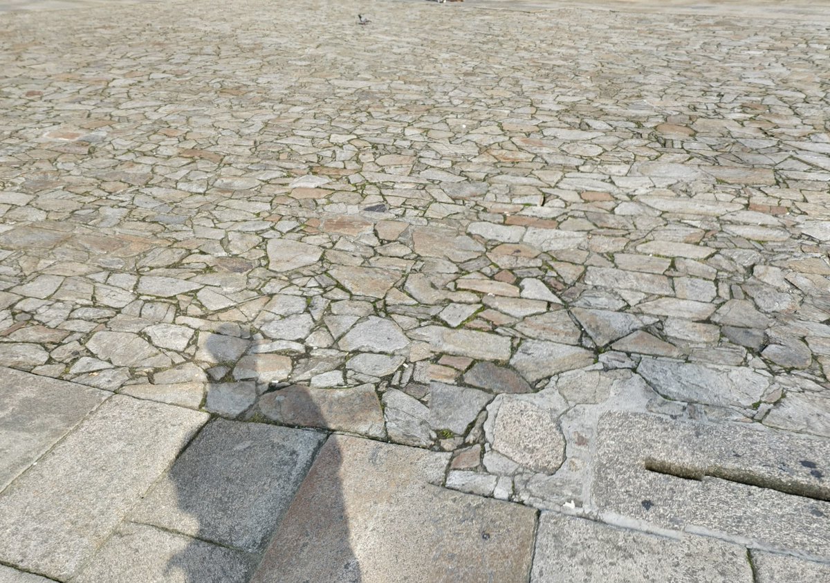 Cuando el suelo es carácter e identidad urbana: Alicante, Sevilla, Barcelona y Santiago.